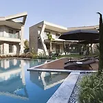 Retron Hotel *